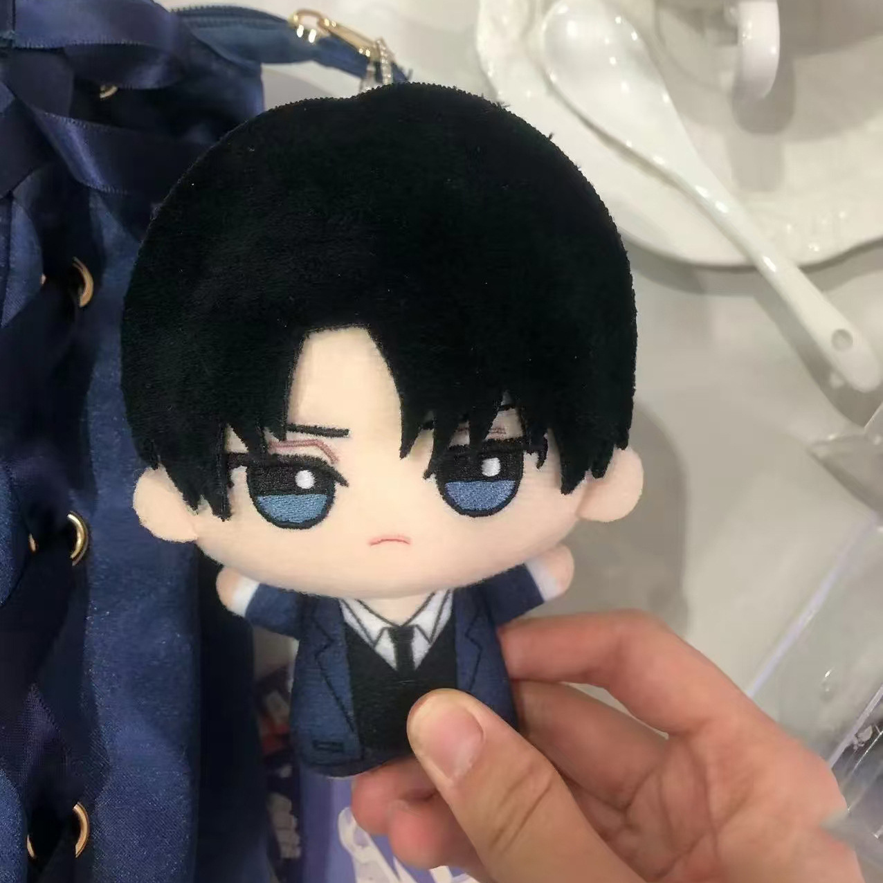 Peluche Levi Ackerman de 10 cm - Anime Cosplay Sus avis et prix